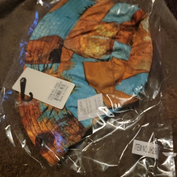 New In Package Multi Color bucket hat - Picture 2 of 11